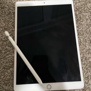 iPad Pro 10.5 inch - 64GB cellular data including 1st generation Apple Pencil.